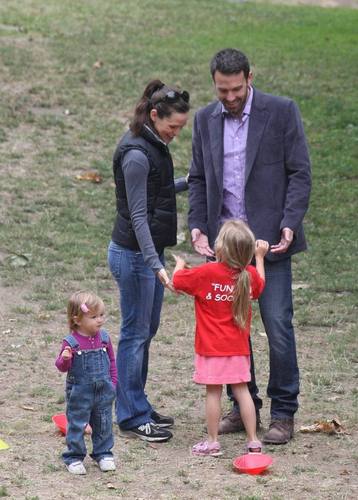  Jen and Ben took violeta and Seraphina to the Park!