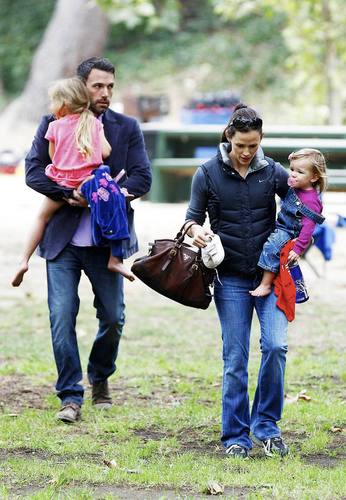 Jen and Ben took Violet and Seraphina to the Park!