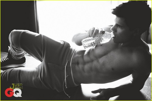  The totally GORGEOUS Taylor Lautner! ^^