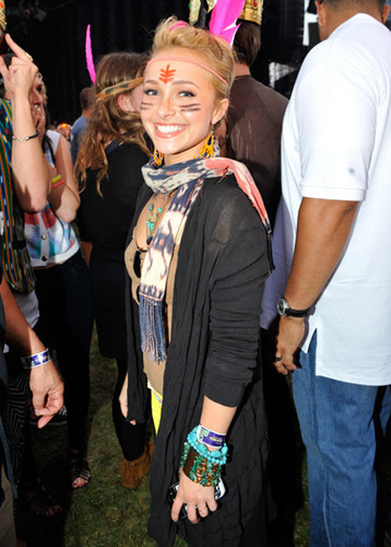  Hayden Panettiere @ "Lollapalooza Muzik Festival" At Grant Park In Chicago -August 6th 2010