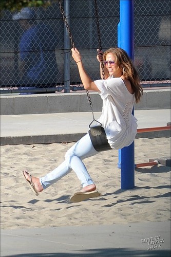  Jennifer in a LA park with her family 8/9/10