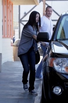  Selena Leaving Sushi Bar