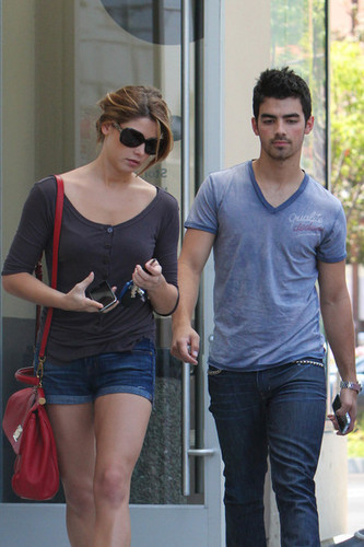  Ashley Greene And Joe Jonas Out In Studio City