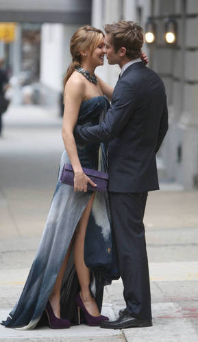  Gossip Girl - 防弹少年团 Set 照片 - Katie Cassidy and Chace Crawford