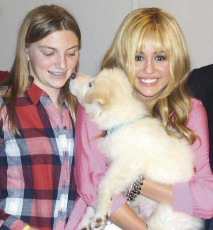  Hannah Montana Backstage Fourth Season with a fan 2