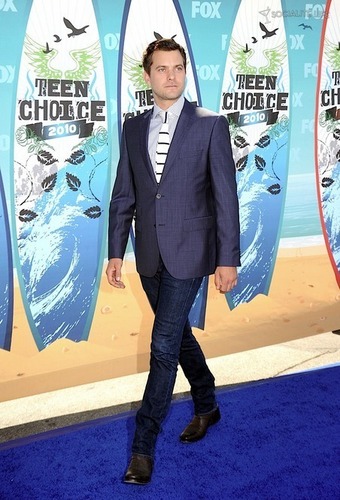  Joshua Jackson at 2010 Teen Choice Awards.