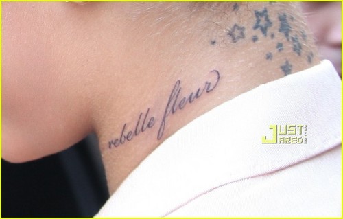 Rebelle Fleur: Rihanna's New Neck Tattoo!