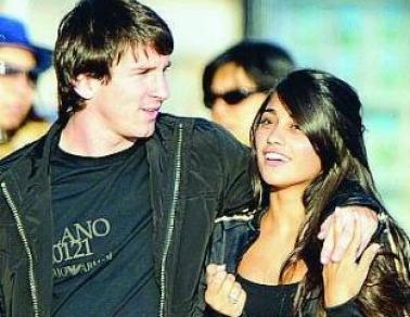  messi and his Girlfriend