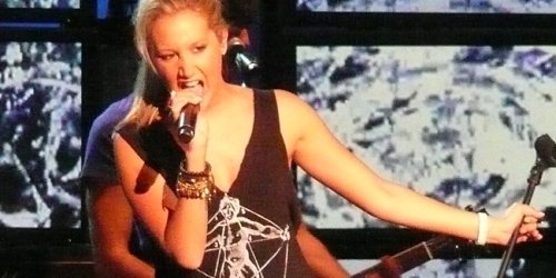 Ashley rehearsal for Los Premios MTV 09