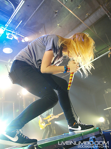  Hayley on The 显示 ♥