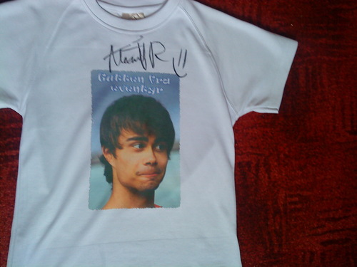 I am the biggest fan of Alex!:-D (now I have his autograph and more photos in my room)