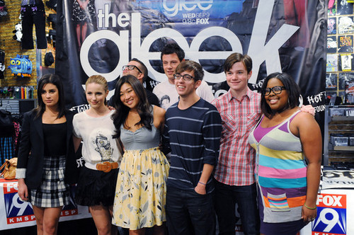 mark with the cast