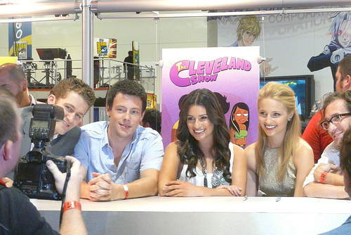 Dianna and Lea with the cast