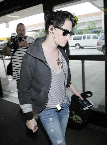  Kristen Stewart going back to Vancouver