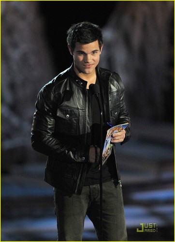  Taylor Lautner Break-out Performance Male