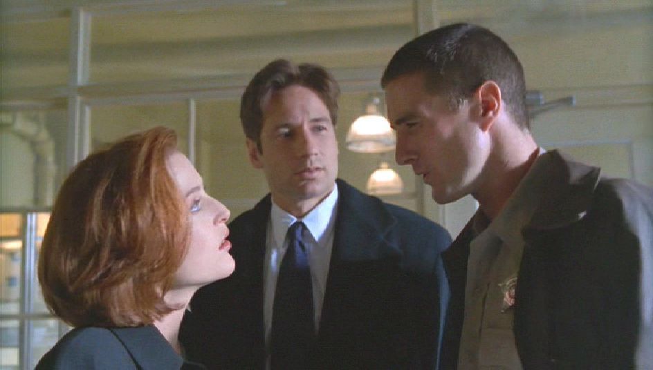 Mulder & Scully Image: X-Files -- Bad Blood -- 5X12.
