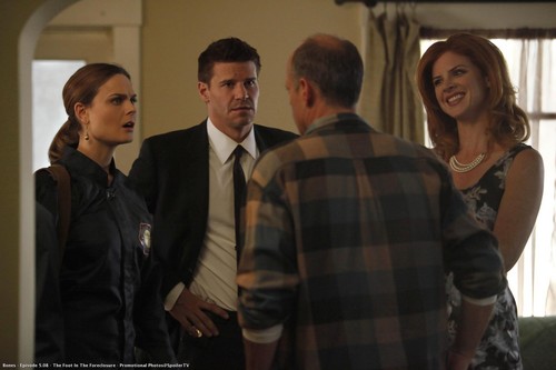  "The foot in the foreclosure" Episode Stills