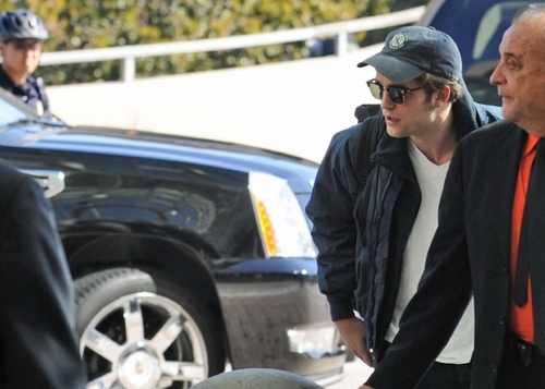  Watch out জাপান Robert Pattinson is on his way 31/10/09