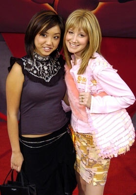 Ashley Tisdale and Brenda Song