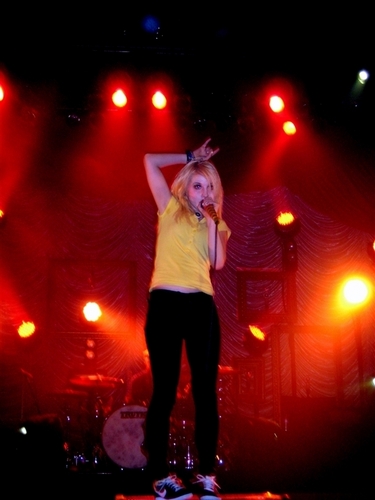  Hayley on The tampil ♥