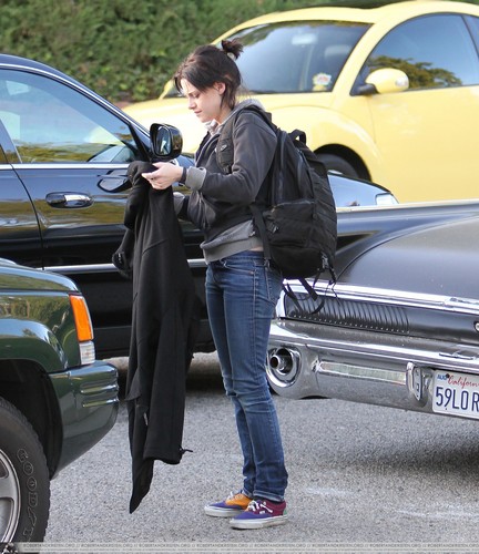  Kristen arriving home! :D