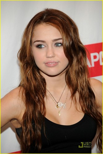  Miley @ konser for Hope