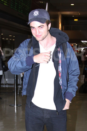  Mehr pics of Rob in Japan