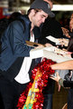 Robert Pattinson Arrives in Japan - robert-pattinson photo