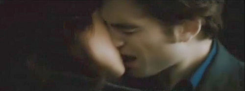  Some nyara of the kissing scene