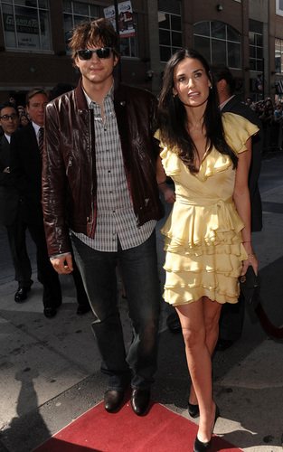  Ashton & Demi @ 2009 Toronto Film Festival