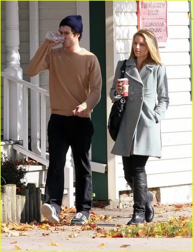 Dianna Agron and Adam Brody