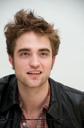  HQ Robert Pattinson 图片 From the New Moon Press Conference