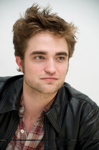  HQ Robert Pattinson immagini From the New Moon Press Conference