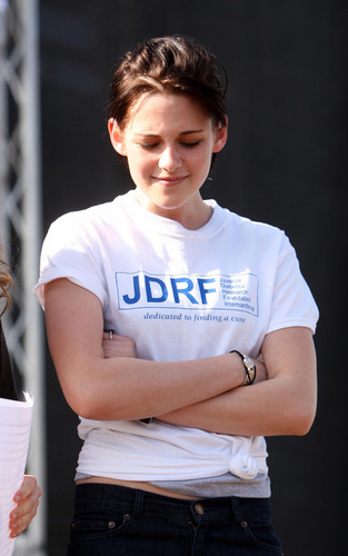 Kristen Stewart Fights Diabetes with Sugar Ray(