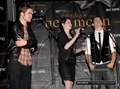 New Moon Cast Tour at Hollywood & Highland Hot Topic - Noviembre 6 - twilight-series photo