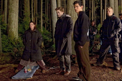 New Moon cast - behind the scenes