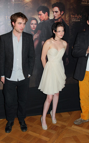  Paris Photocall 1and Taylor 0/11/09 with Rob, Kristen