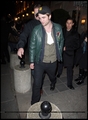 Pictures of Robert Pattinson last night from Paris 09/11/09  - twilight-series photo