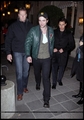 Pictures of Robert Pattinson last night from Paris 09/11/09  - twilight-series photo