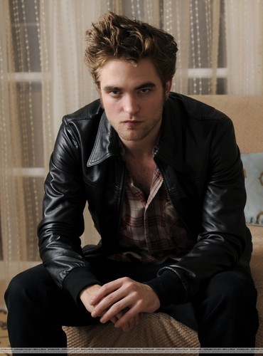  Robert Pattinson: Beverly Hills Portrait Session