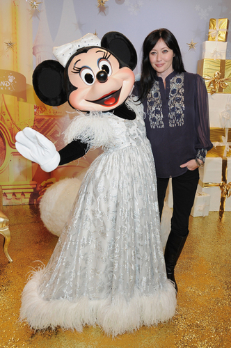 shannen-Disneyland Paris Magic Christmas Season Launch photocall