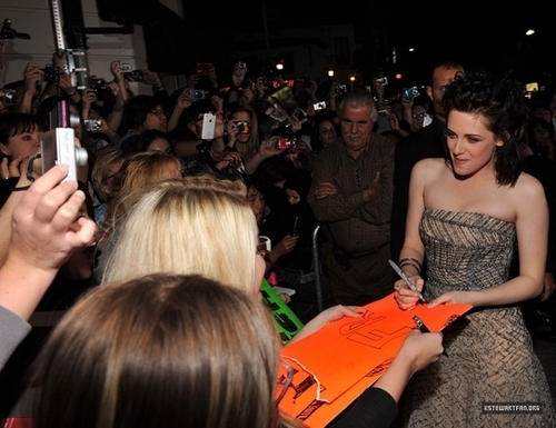  Kristen Stewart: The Twilight Saga: New Moon" Los Angeles Premiere
