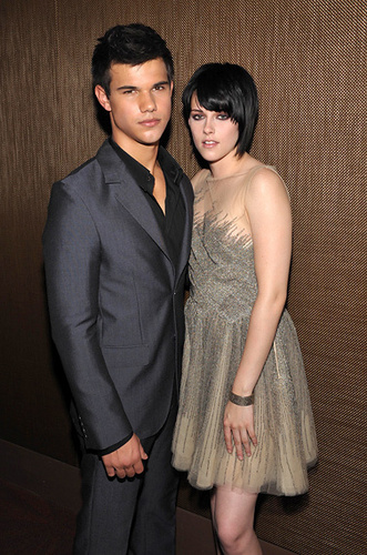  Taylor Lautner, Kristen Stewart and Robert Pattinson backstage at the 2009 mtv Video música Awards