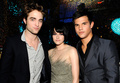Taylor Lautner, Kristen Stewart and Robert Pattinson backstage at the 2009 MTV Video Music Awards  - twilight-series photo