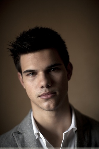  Taylor Lautner Portraits