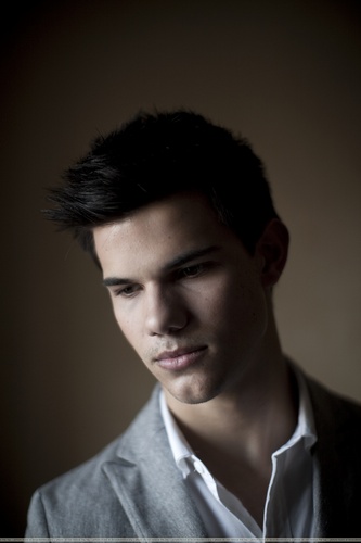  Taylor Lautner Portraits