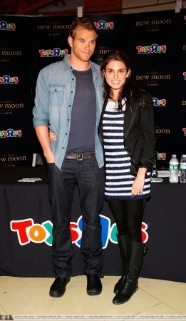  Kellan & Nikki at Toys ‘R’ Us Times Square (November 19).