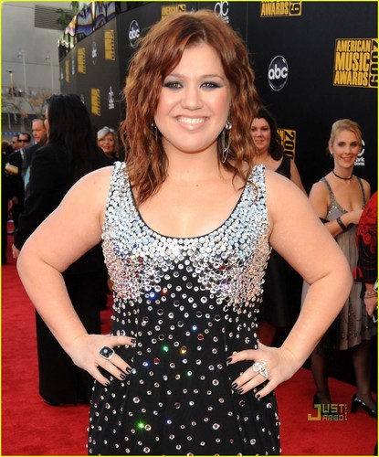 Kelly Clarkson - AMAs 2009 Red Carpet