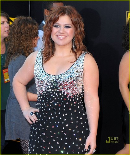  Kelly Clarkson - AMAs 2009 Red Carpet