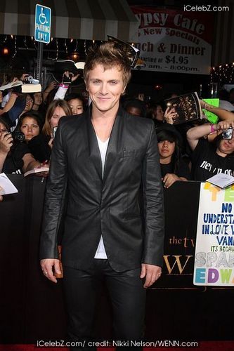  lebih foto-foto with Charlie at New Moon premiere